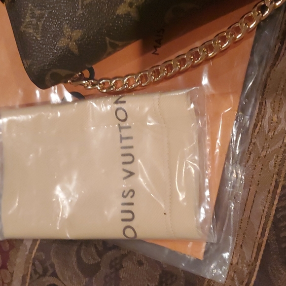 LOUIS VUITTON New Hp new LARGE MOINETE WALLET MADE INTO CROSSBERRY - Picture 7 of 13